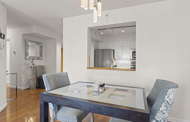 904 2288 Pine Street Fairview VW