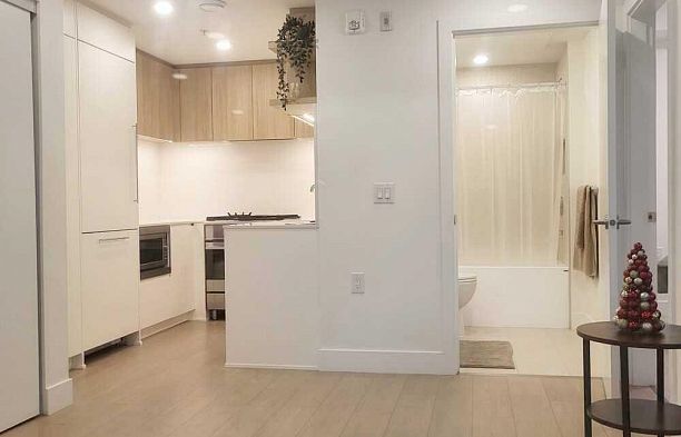 922 W 49th Avenue South Cambie