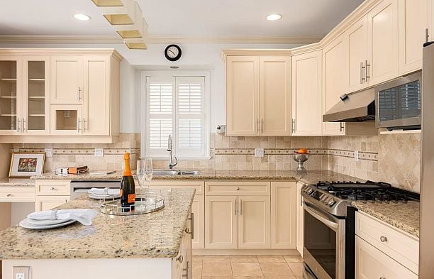 2818 W 19th Avenue Arbutus