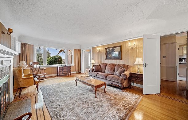 3537 W 31st Avenue Dunbar