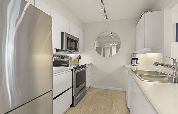 904 2288 Pine Street Fairview VW