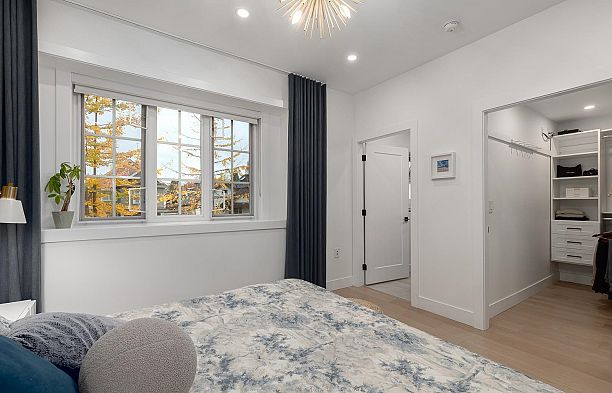 959 E 13th Avenue Mount Pleasant VE