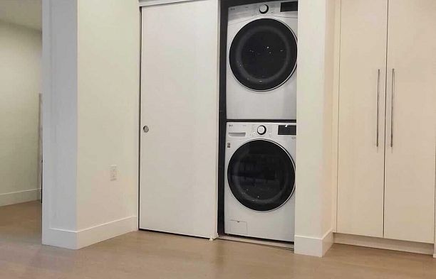 922 W 49th Avenue South Cambie