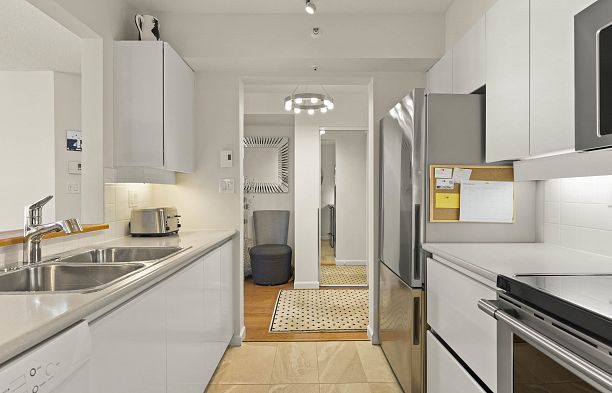 904 2288 Pine Street Fairview VW