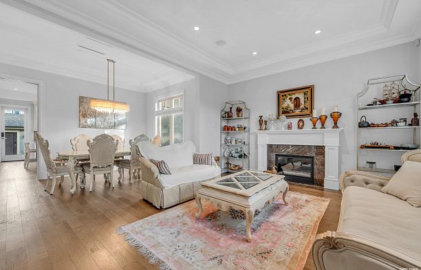 7458 Maple Street S.W. Marine