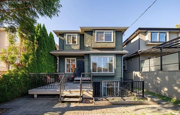2818 W 19th Avenue Arbutus