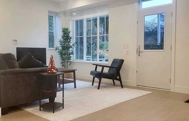 922 W 49th Avenue South Cambie