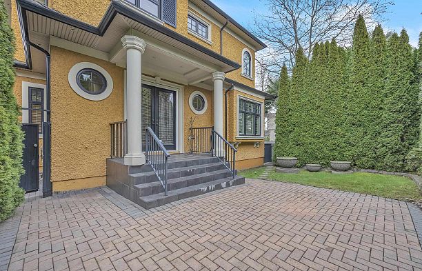 3593 Mackenzie Street Arbutus