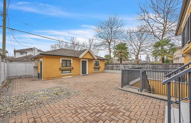 3593 Mackenzie Street Arbutus