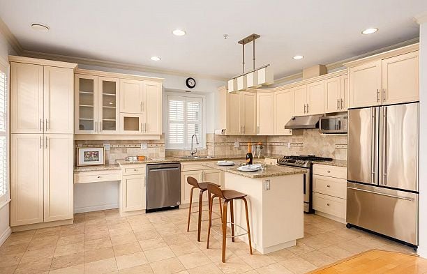 2818 W 19th Avenue Arbutus