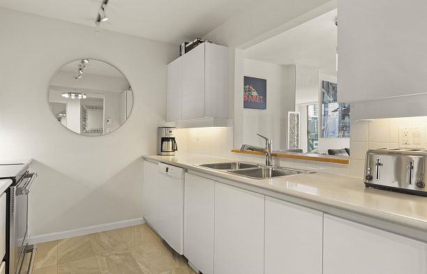 904 2288 Pine Street Fairview VW