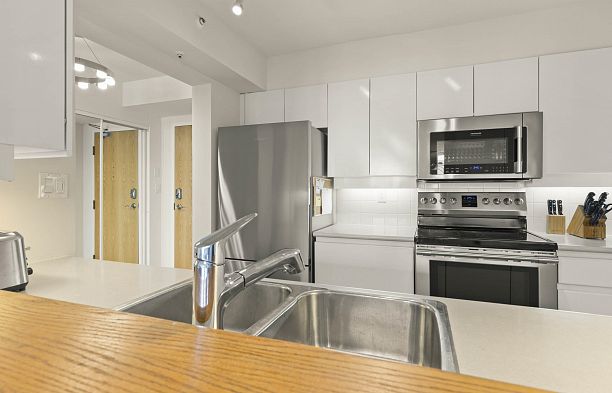 904 2288 Pine Street Fairview VW