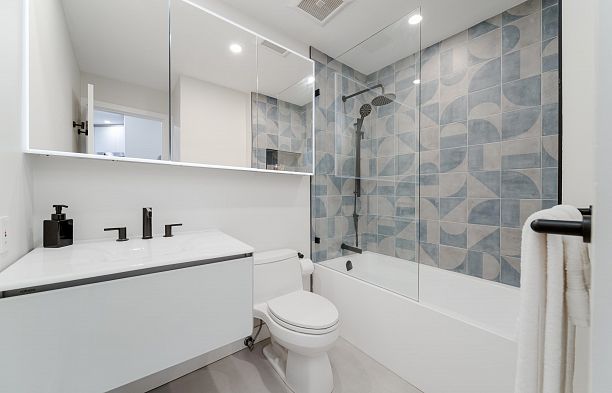 212 1924 Comox Street West End VW