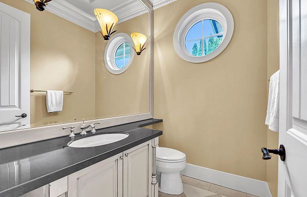 3593 Mackenzie Street Arbutus