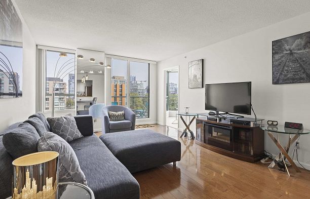 904 2288 Pine Street Fairview VW