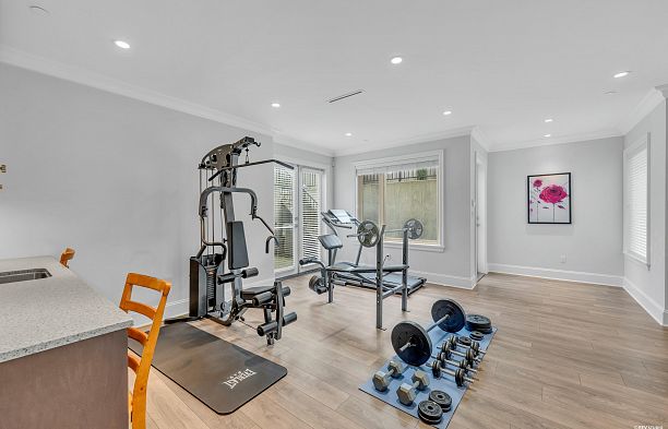 7458 Maple Street S.W. Marine