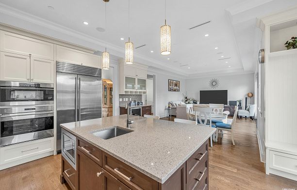 7458 Maple Street S.W. Marine