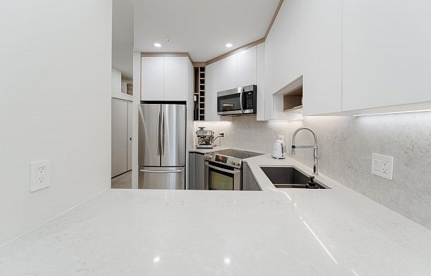 212 1924 Comox Street West End VW