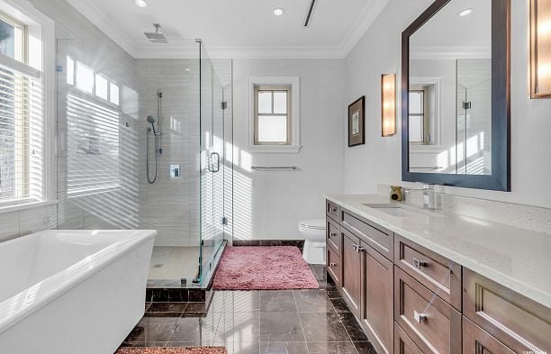 7458 Maple Street S.W. Marine