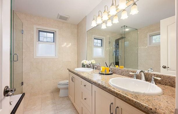 2818 W 19th Avenue Arbutus