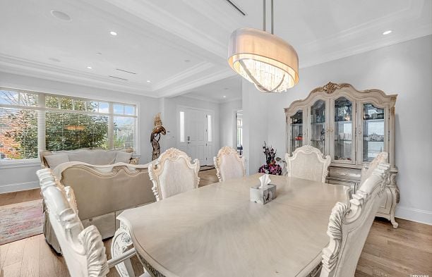 7458 Maple Street S.W. Marine