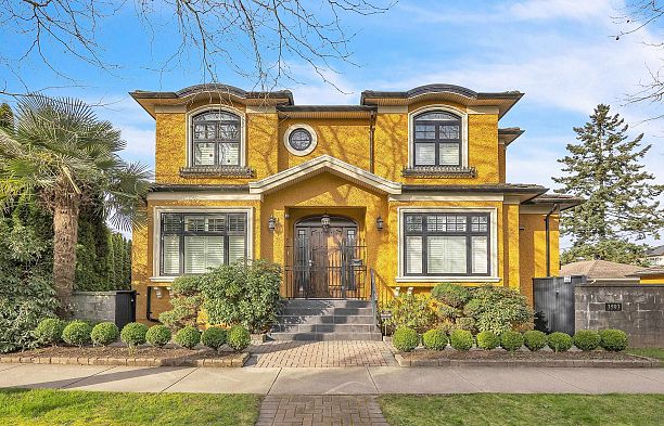 3593 Mackenzie Street Arbutus