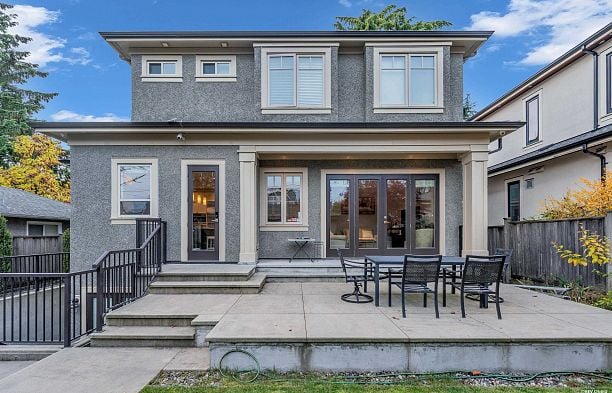 7458 Maple Street S.W. Marine