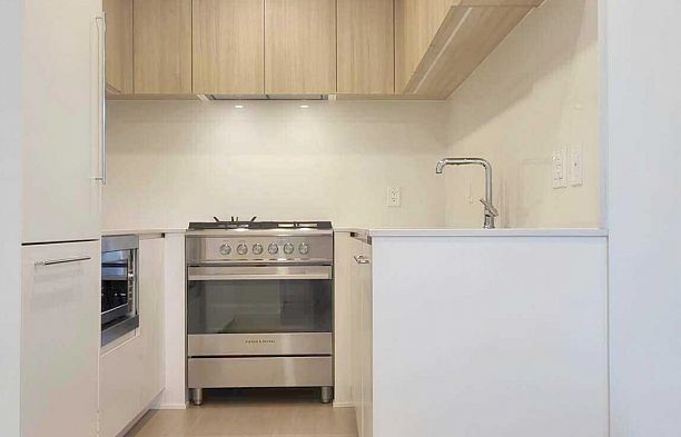 922 W 49th Avenue South Cambie