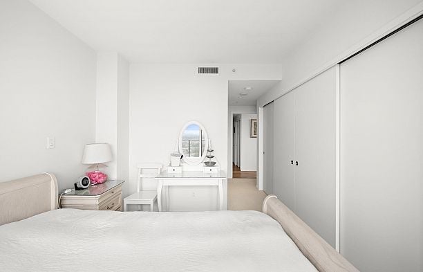 1808 8555 Granville Street S.W. Marine