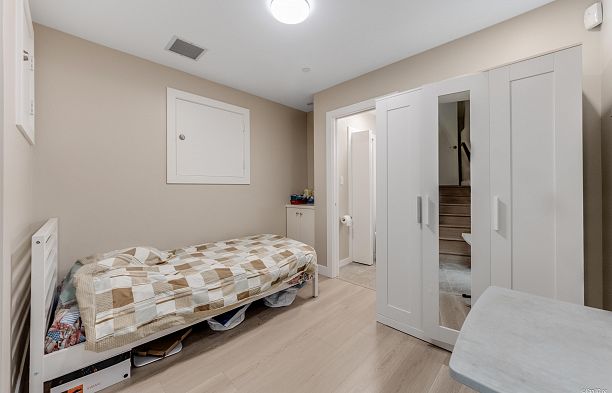 3249 Sophia Street Main