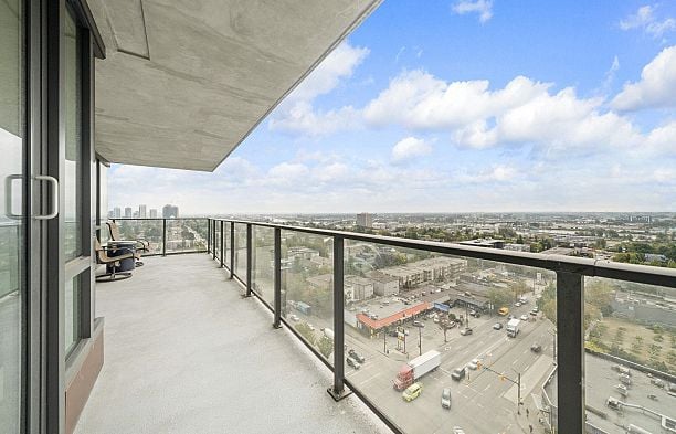 1808 8555 Granville Street S.W. Marine