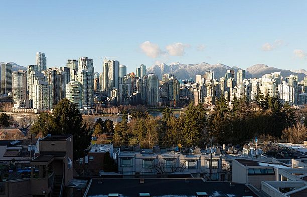 967 W 8th Avenue Fairview VW