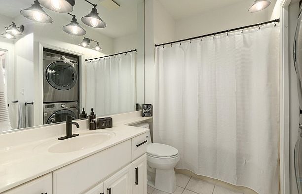 PH2 2577 Willow Street Fairview VW