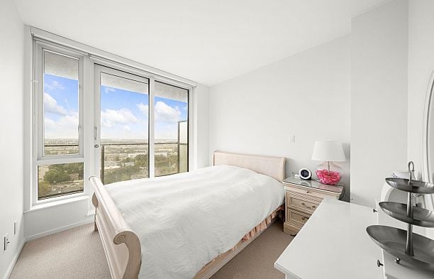 1808 8555 Granville Street S.W. Marine