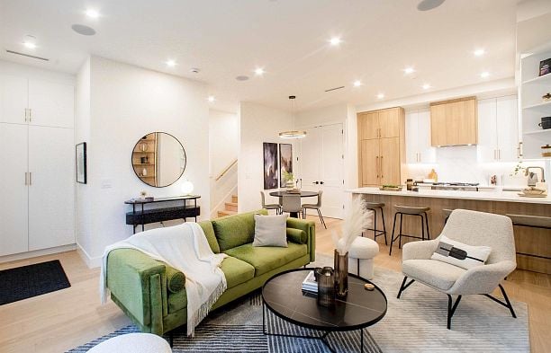 1 2785 W 21 Avenue Arbutus