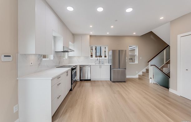 3249 Sophia Street Main