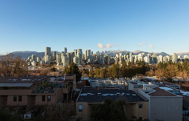 967 W 8th Avenue Fairview VW