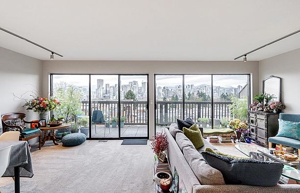 967 W 8th Avenue Fairview VW