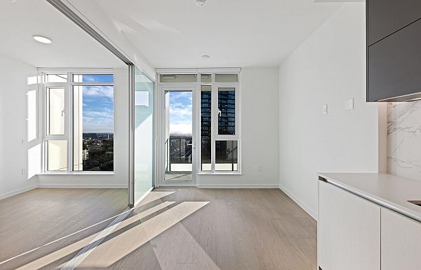 606 8415 Granville Street S.W. Marine