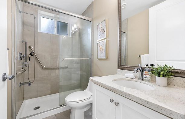 5828 Quebec Street Main