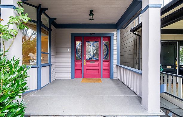 967 W 8th Avenue Fairview VW