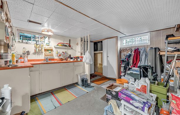 2225 W 22nd Avenue Arbutus