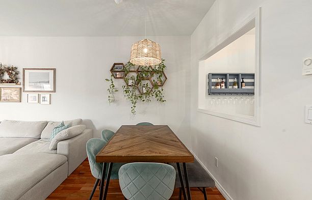 PH2 2577 Willow Street Fairview VW