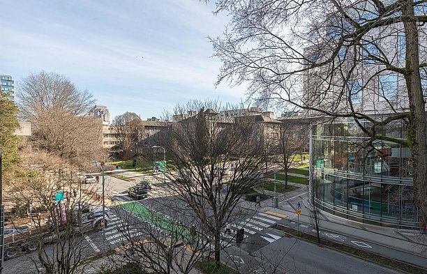 PH2 2577 Willow Street Fairview VW