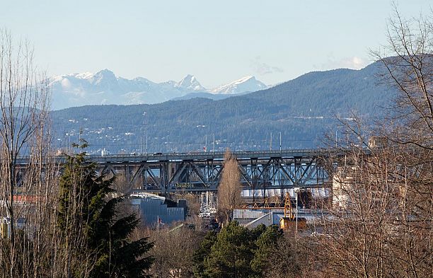 967 W 8th Avenue Fairview VW