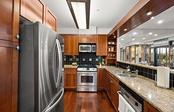 202 1750 W 2nd Avenue False Creek