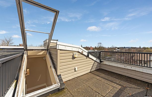 3249 Sophia Street Main