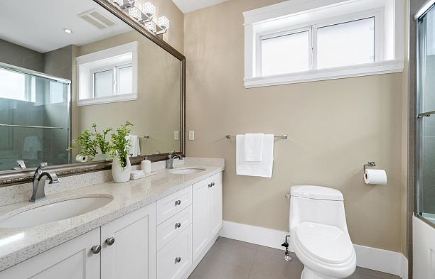 5828 Quebec Street Main