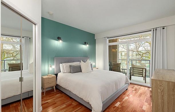 PH2 2577 Willow Street Fairview VW