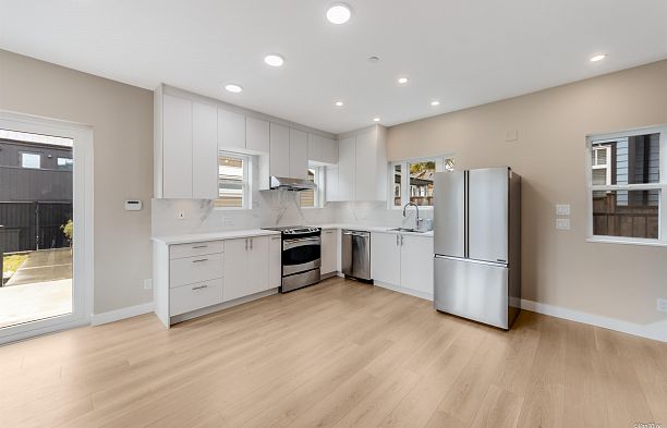 3249 Sophia Street Main